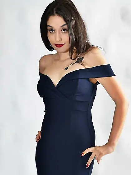 Photo shooting with turkish born Jasmin in an evening dress