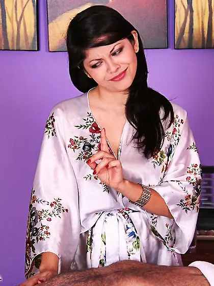 Everything is possible in the massage parlor and Latina honey Ev