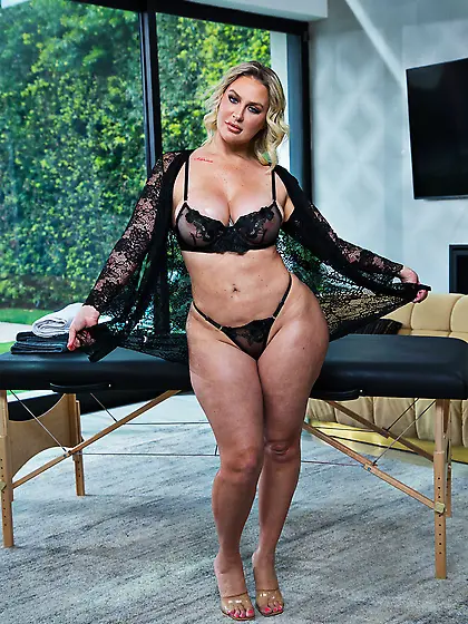 Big ass mature Jenna Starr screwed by cocky masseur