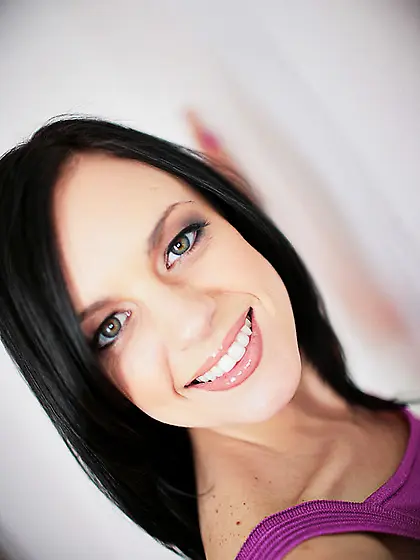 Brunette Steph Allure gets her smooth pussy and hot mouth filled