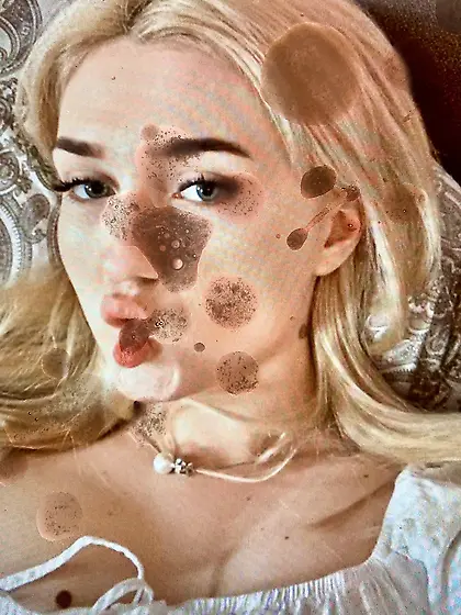 Blondie Soncho loves huge mess on her face