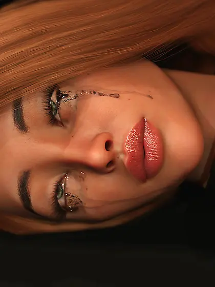 Rebecca strangled by a garrote behind a dead girl