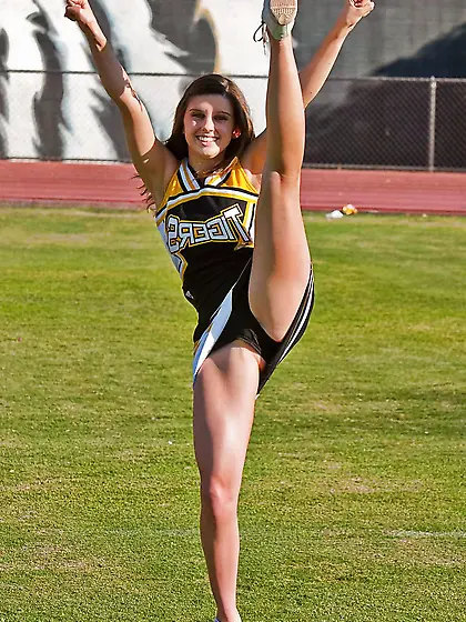 SPORT damsels upskirt moist undies voyeur beach outdoors