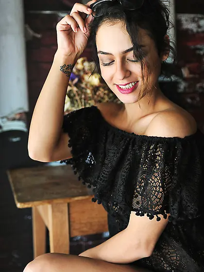 Nerdy American teen takes off her black get-up to pose naked Vid