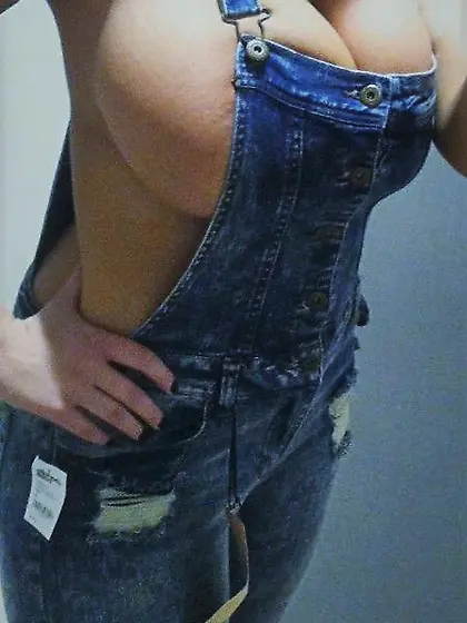 Nip Slips,  Downblouse,  & Sideboob