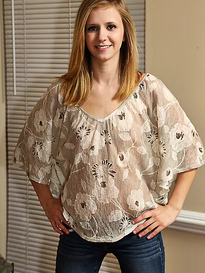 Rachel James inserts a lollipop into her pussy and stretches it