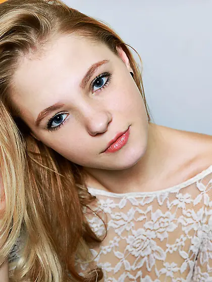 One-piece get-up blonde gets completely naked and shows her puss