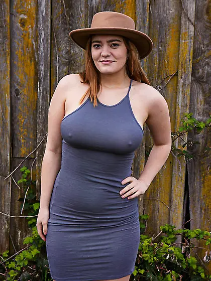 Big-tittied country girl leaves nothing but hat on when posing n