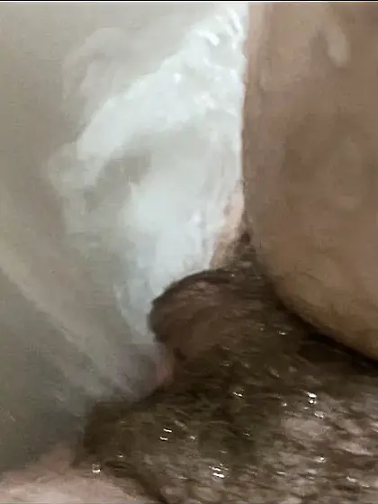 Water stream makes me cum..
