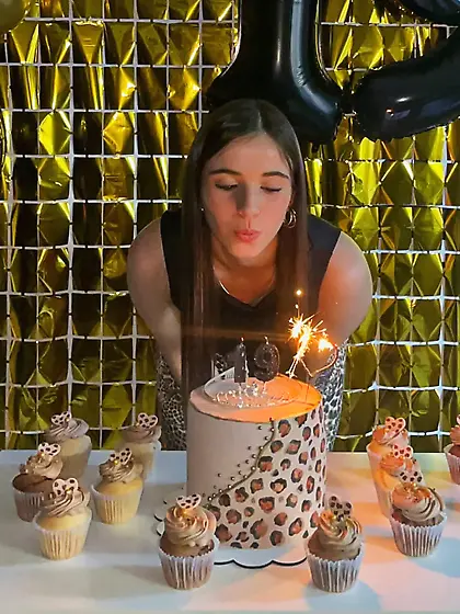 .  Me das sexo oral perfecto..  Me tocas muy exquisi