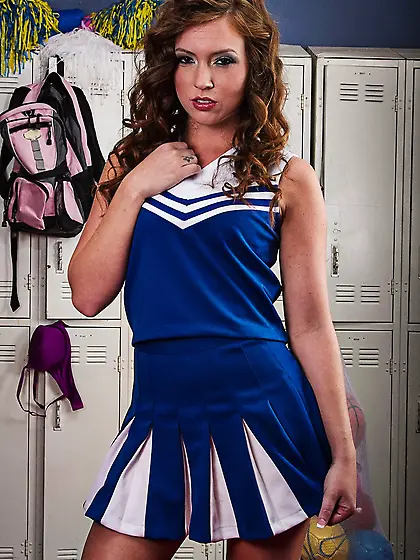 Eye-catching cheerleader teases by slowly stripping off her outf