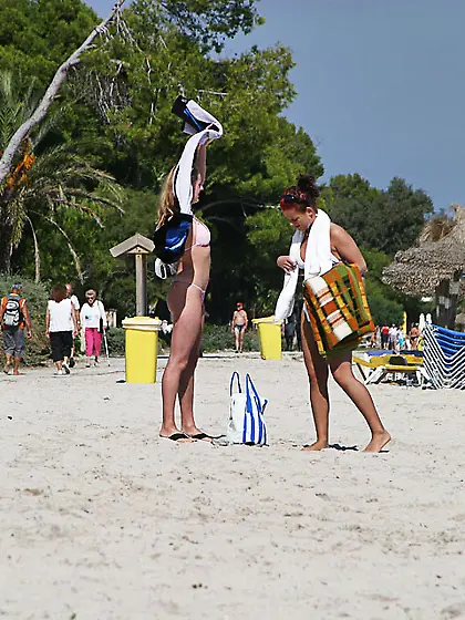 Amateur lusty chicks sunbathing