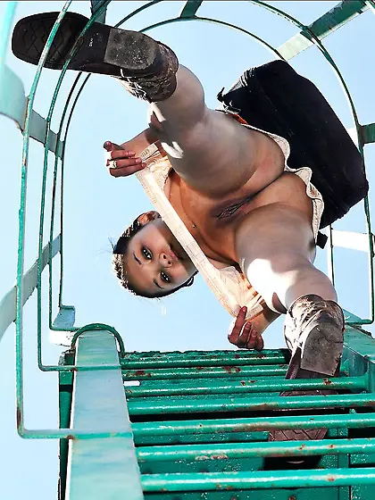 theSandfly Dare Bared!