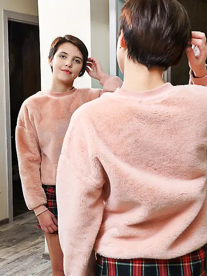 Short-haired teen Alex Swon exposes her bald cunt and rubs it wh