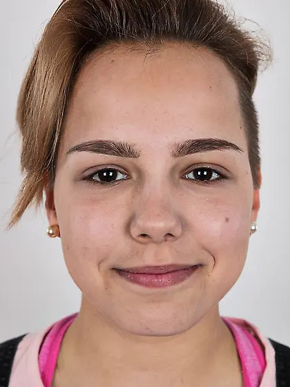 Young woman with small nice boobies and boyish figure doesn't sh