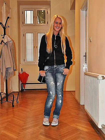 22 yo Blonde Candy K Hand jobs