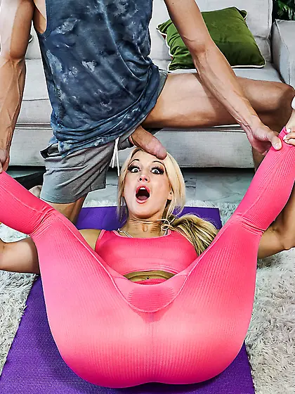 Bree Brooks gets her mature pussy licked before riding young coc