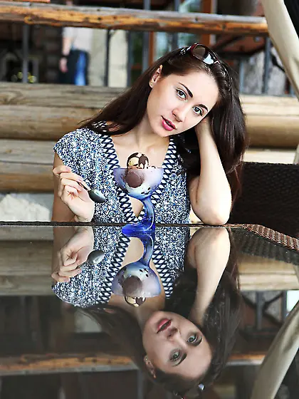 Brunette sets white mat