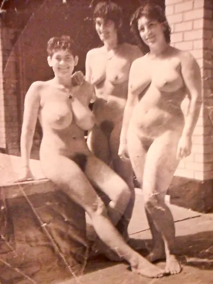 Bombshell Nudist Melanie Davies