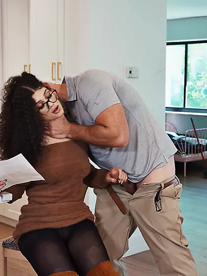 Remy Woods sucks big meaty schlong and gets pounded in the kitch