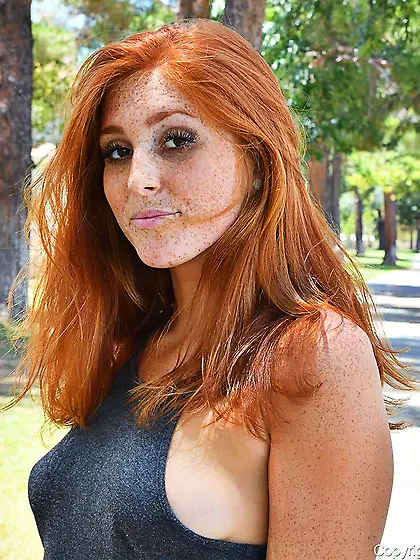 Spirited redhead doing her best while showcasing her hot bod out