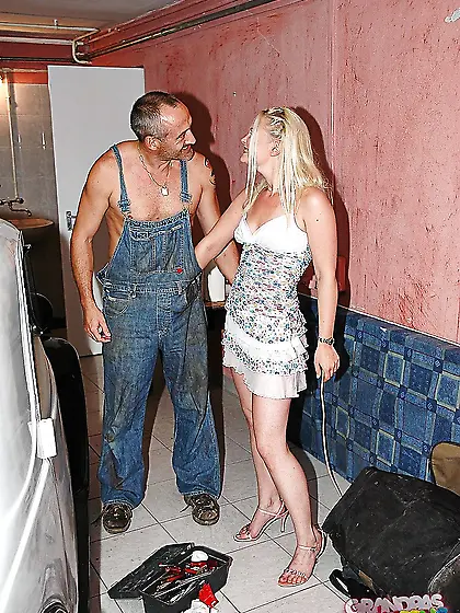 Cock-hungry teen finds a garage to have sneaky sex with random m