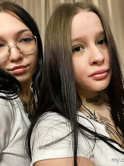 Emma and Lana Free Photos