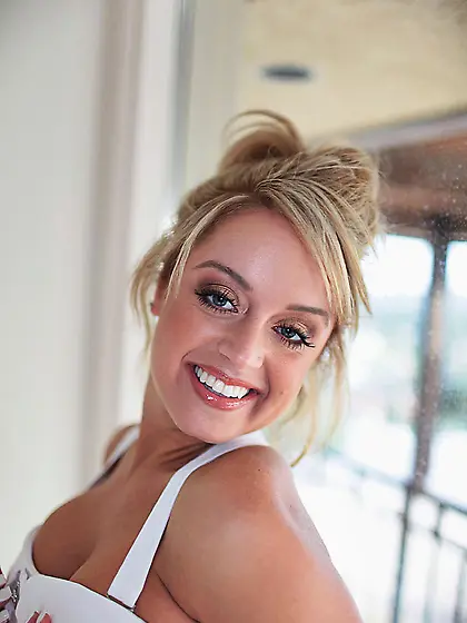 Nicole Allure gets her silky smooth pussy stuffed and takes cum