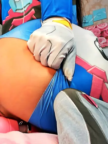 Big tits brunette babe