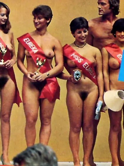 Bombshell Nudist Melanie Davies