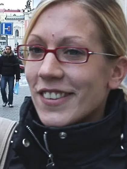 Skinny blonde sucks tons