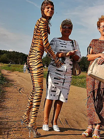 Sexy zentai wearing teens
