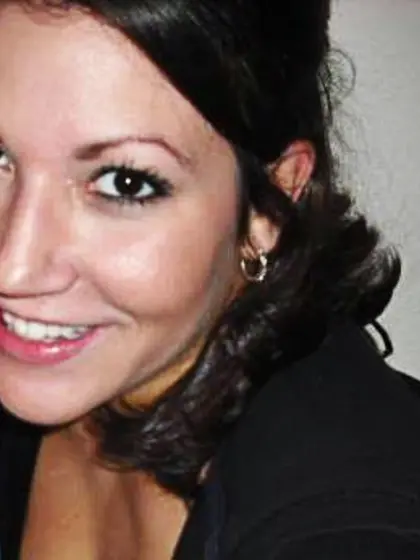 Kristen gave her pussy a workout on the GGW bus