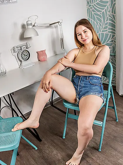 Amalia Davis shows off her big breasts and delicious shaved puss