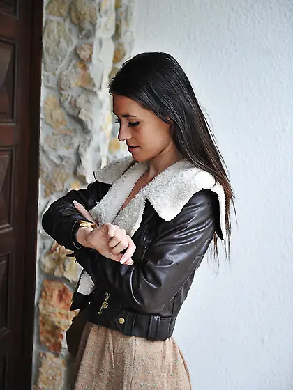 Brunette beauty Jess West casually disrobes and stands naked in