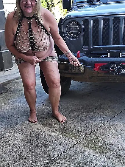 Mature BBW in leather and chain