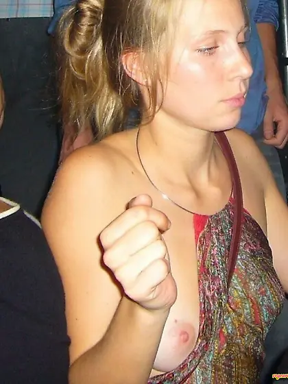 Nip Slips,  Downblouse,  & Sideboob