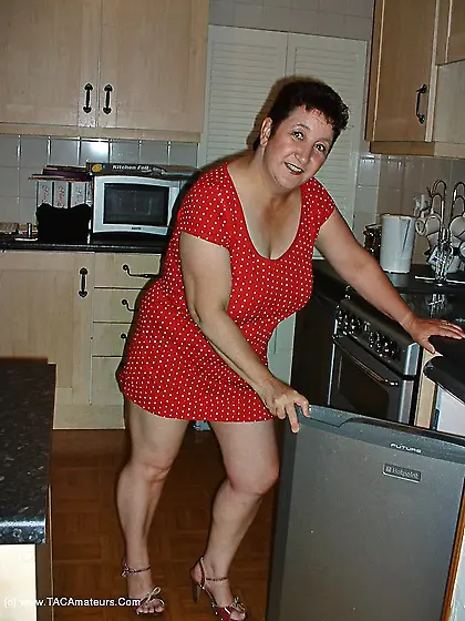 Mature Fingering Kinky Carol from United...