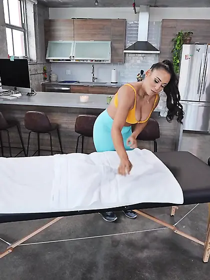 Busty masseuse Carmela Clutch seduced her tattooed lover