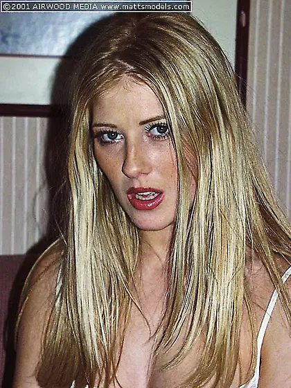 Long haired amateur blonde Michelle Barrett with sexy slim legs