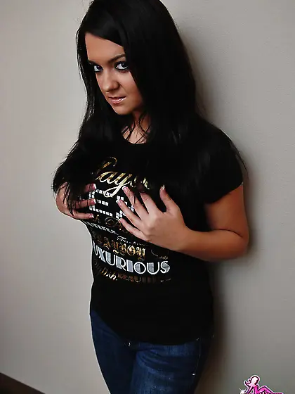 Big breasted teen hottie Southern Brooke strips her tight blue j