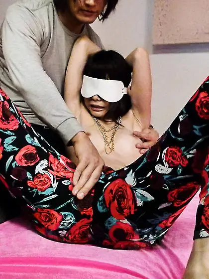 Blindfolded Asian bimbo Megumi Shino is getting her pussy mastur