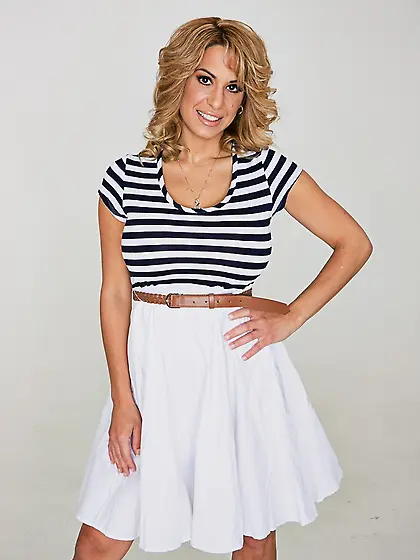 Foxy blonde peels blue