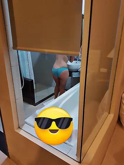 Spy pics--more women in sexy panties