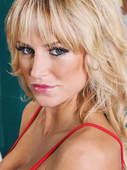 Brooke Belle drops down her pink shirt and white shorts and gets