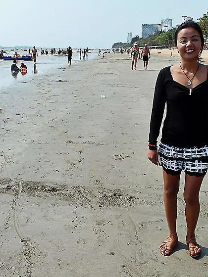Walk on the beach ends for exotic teen and stranger with nice se