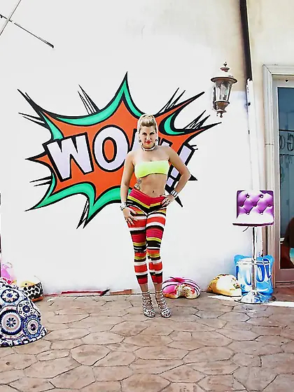 Canadian round ass babe