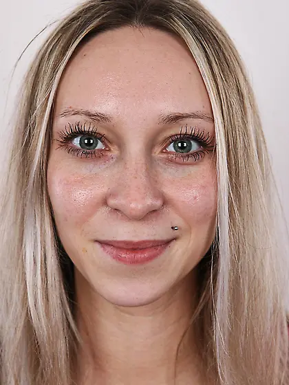 Diva starts her morning with a harsh photoshoot in the nude smil