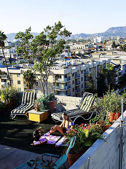 Hot blonde slut Aurora Snow strips outdoors and slurps on hard t