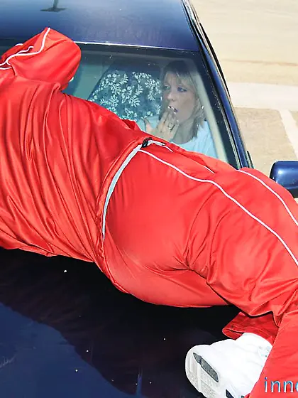 Sporty girl Amy Brooke gets her eager hairless pussy stuffed ful